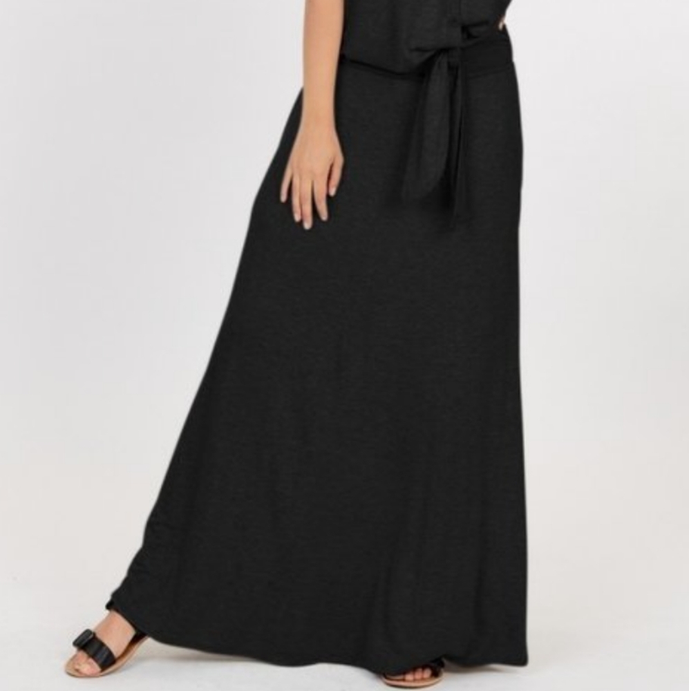 🆕🌿BLACK MAXI SKIRT🌿 - Picture 2 of 4